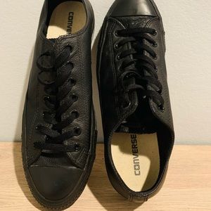 Chuck Taylor All Star Leather Men’s Low Tops, Size 11.5